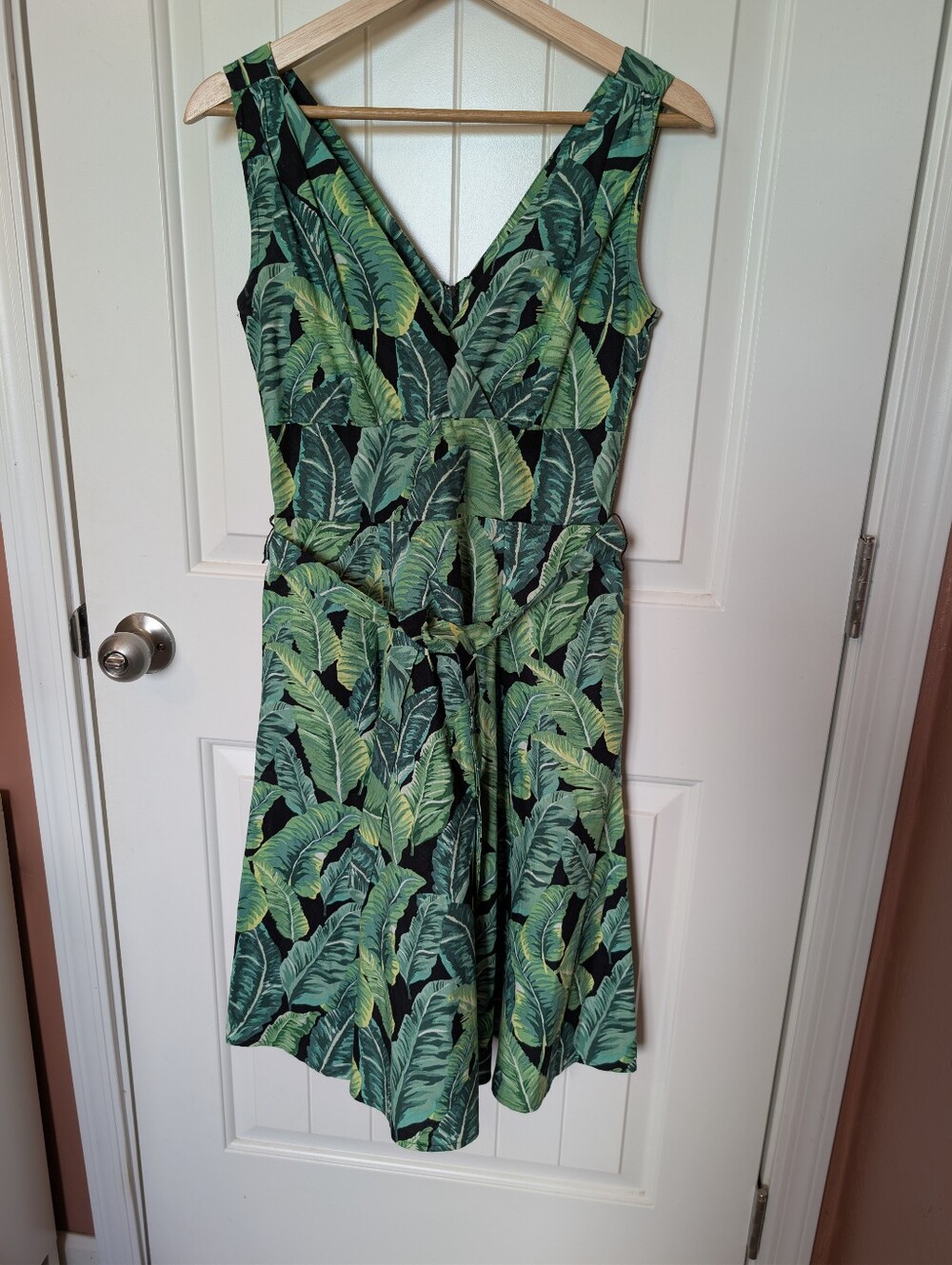 Heart of Haute Floral V Neck Sleeveless Midi Sundress Small Green/Black